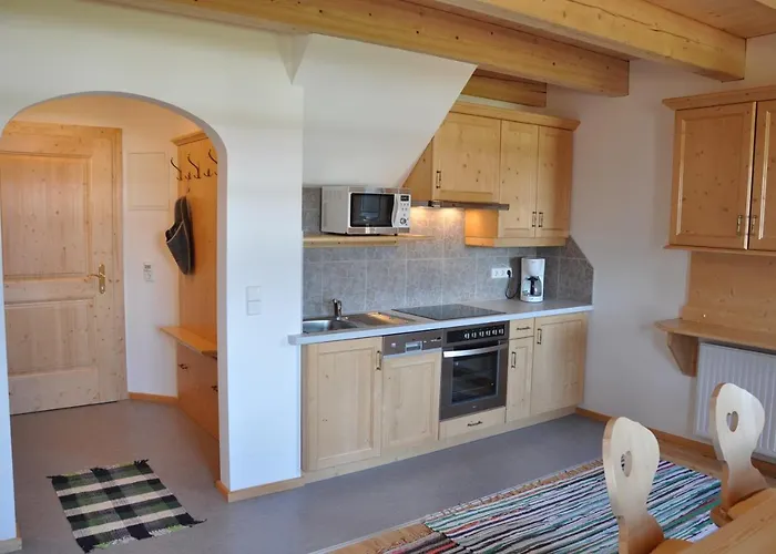 Baerenhuette Troepolach-nassfeld